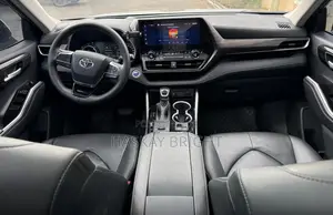 Toyota Highlander XLE 2021 White