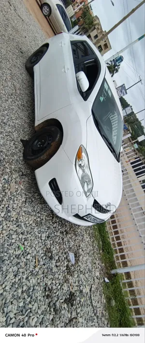 Toyota Matrix L Hatchback FWD (1.8L 4cyl 5M) 2012 White