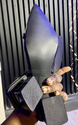 Ladies Shoe