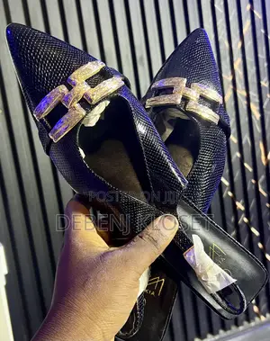 Ladies Shoe