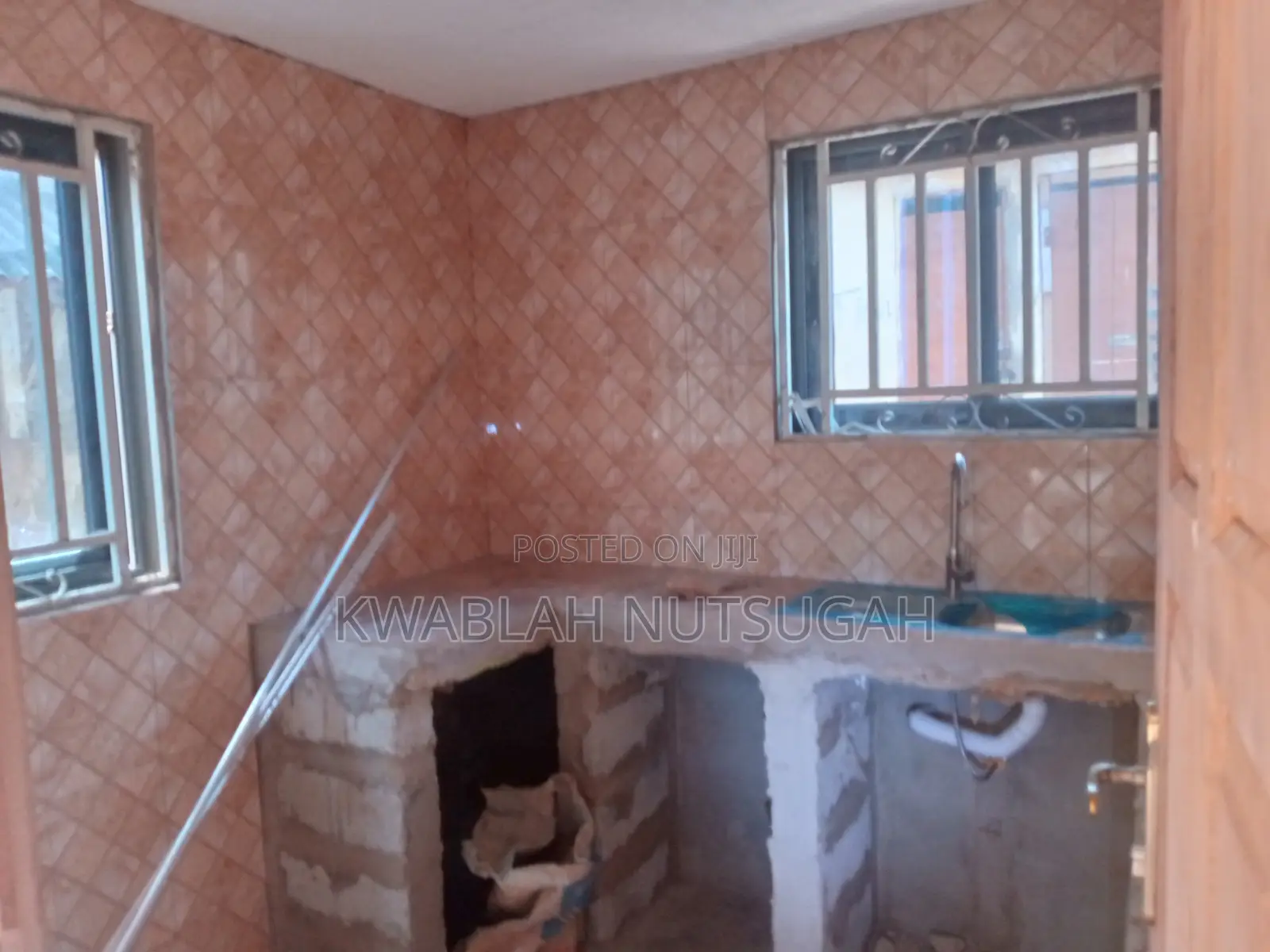1bdrm Room & Parlour in Cold Store for rent