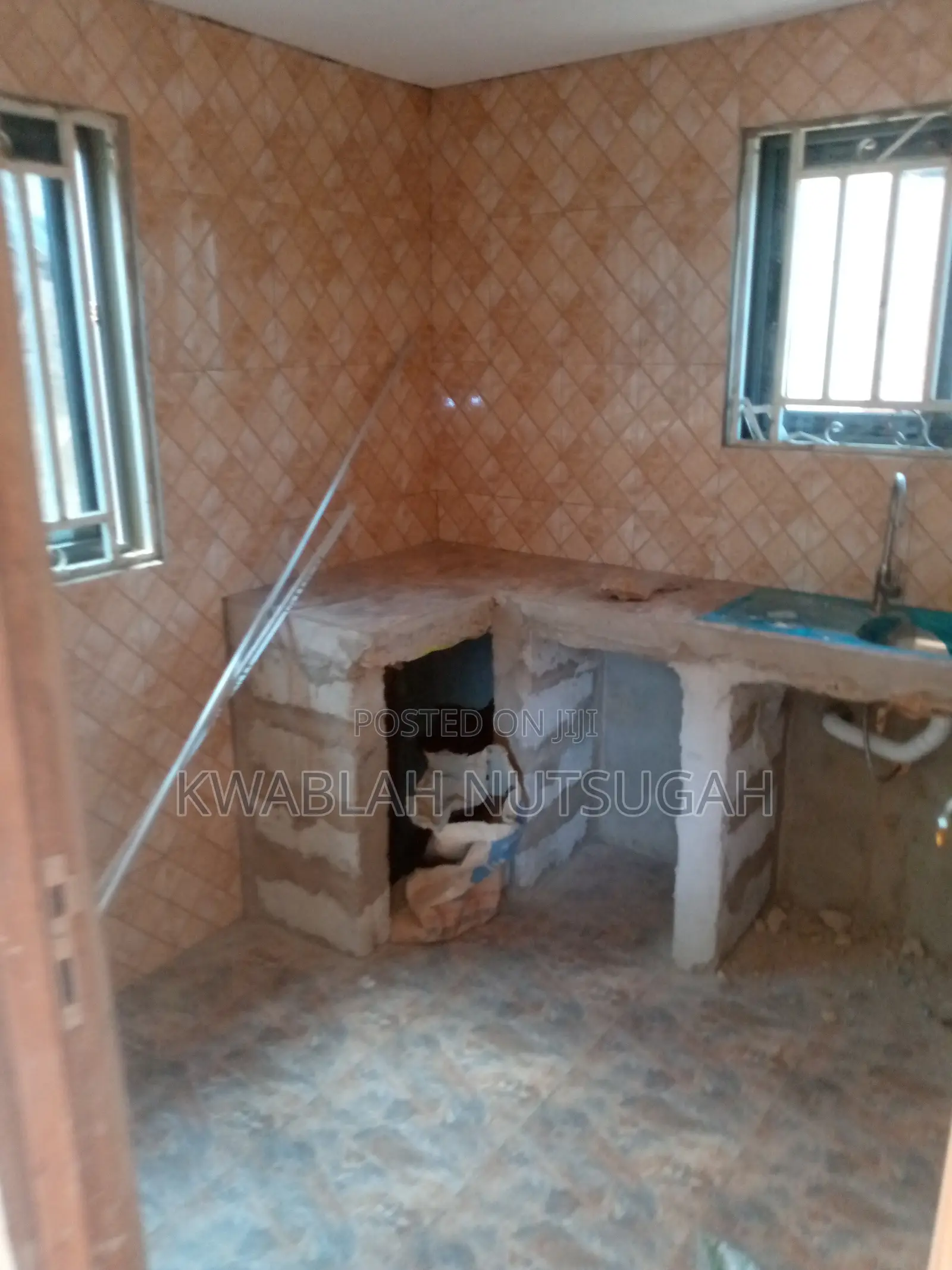 1bdrm Room & Parlour in Cold Store for rent
