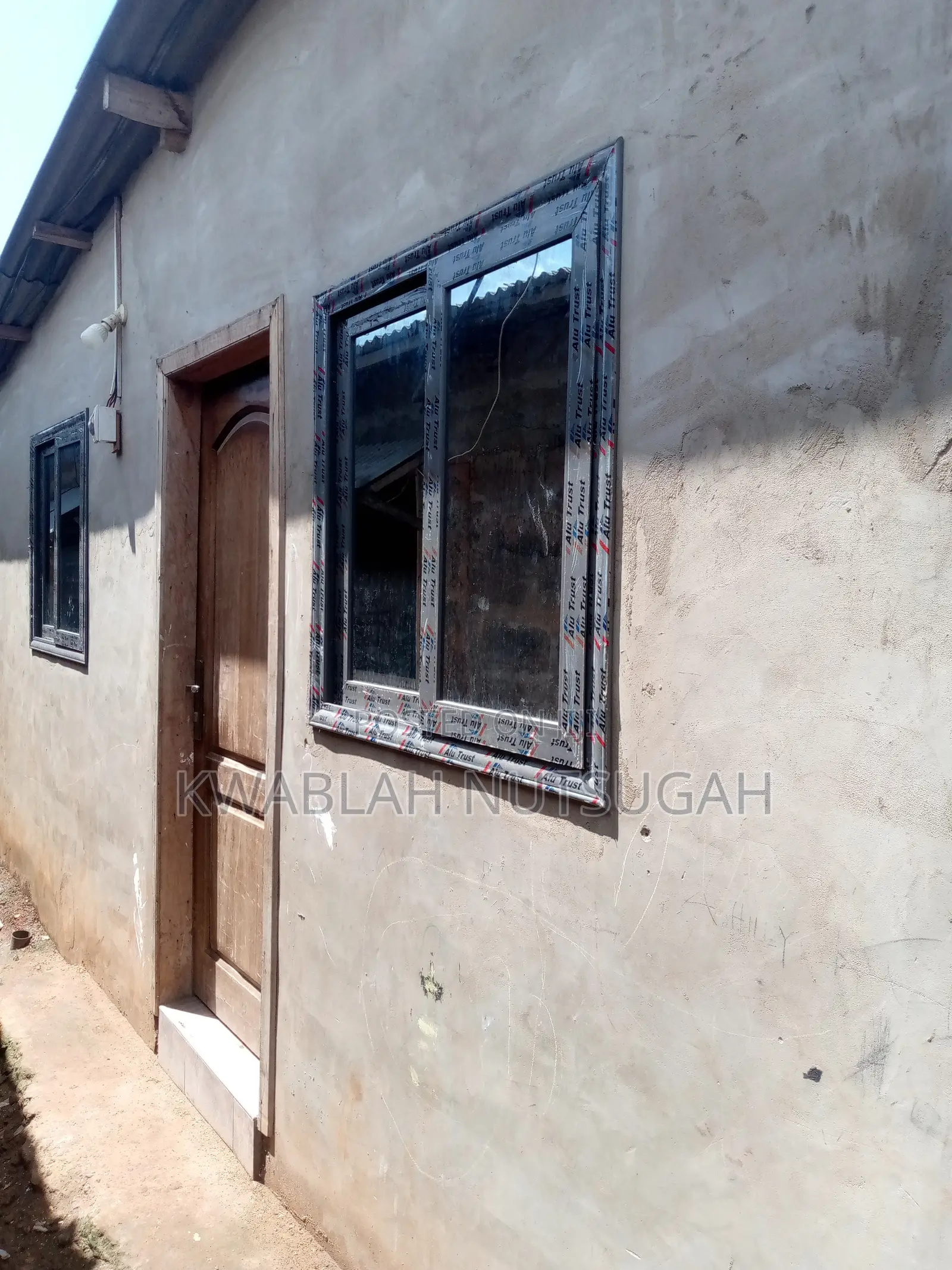 1bdrm Room & Parlour in Cold Store for rent