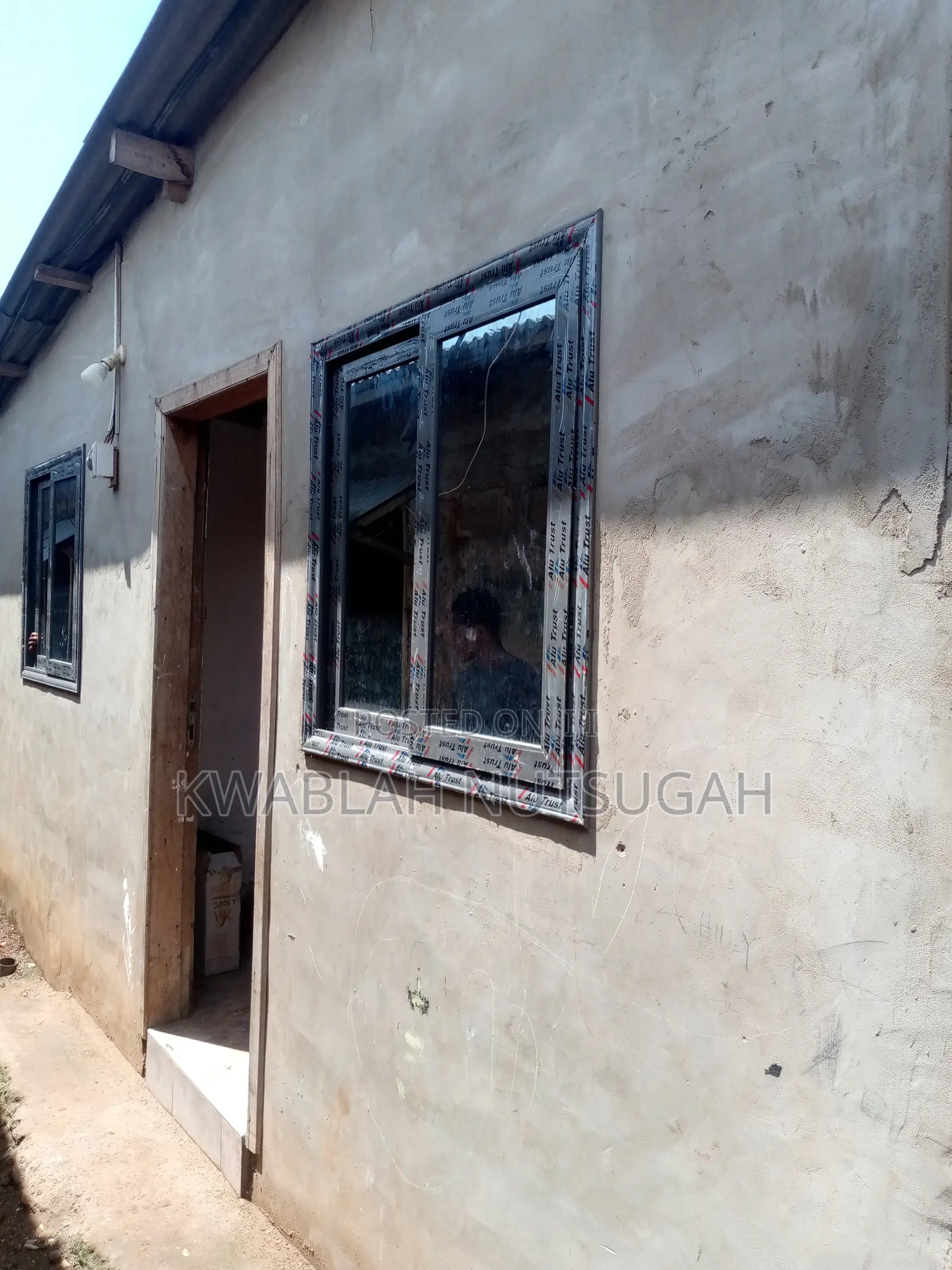 1bdrm Room & Parlour in Cold Store for rent