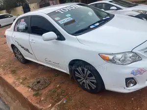 Toyota Corolla LE 4dr Sedan (1.8L 4cyl 4A) 2013 White