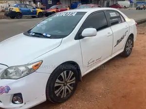 Toyota Corolla LE 4dr Sedan (1.8L 4cyl 4A) 2013 White