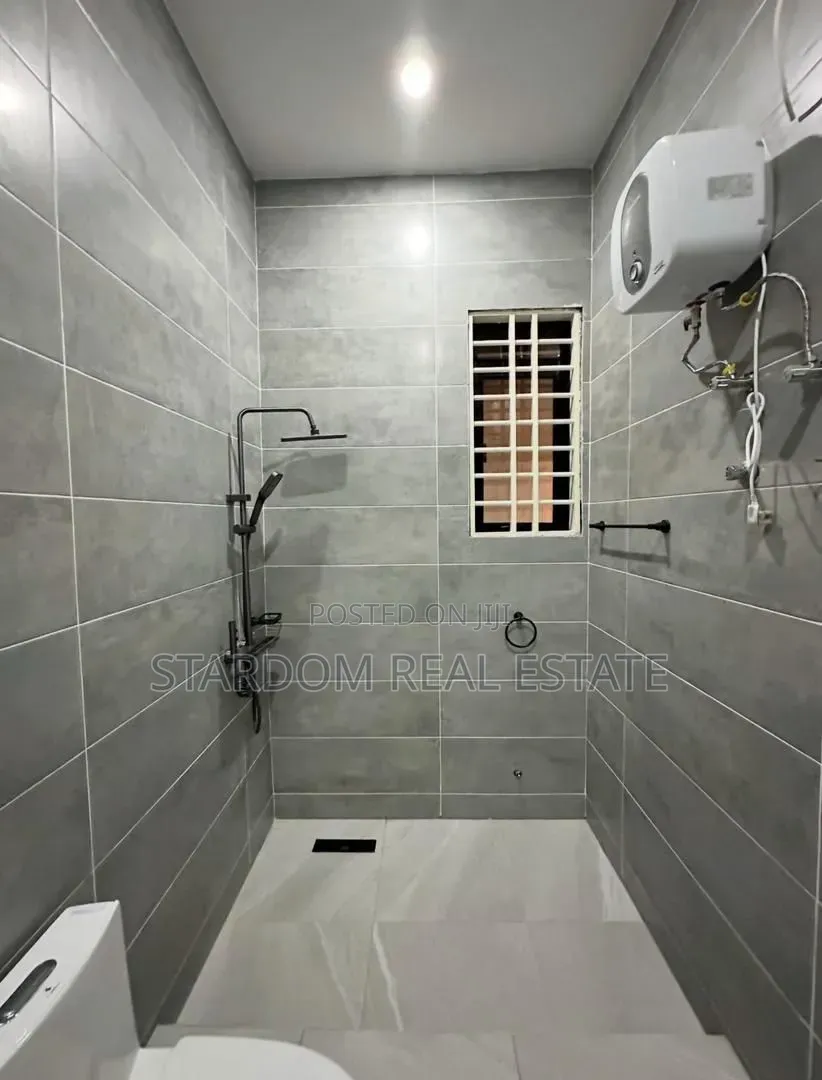 3bdrm Bungalow in Lakeside Estate for sale