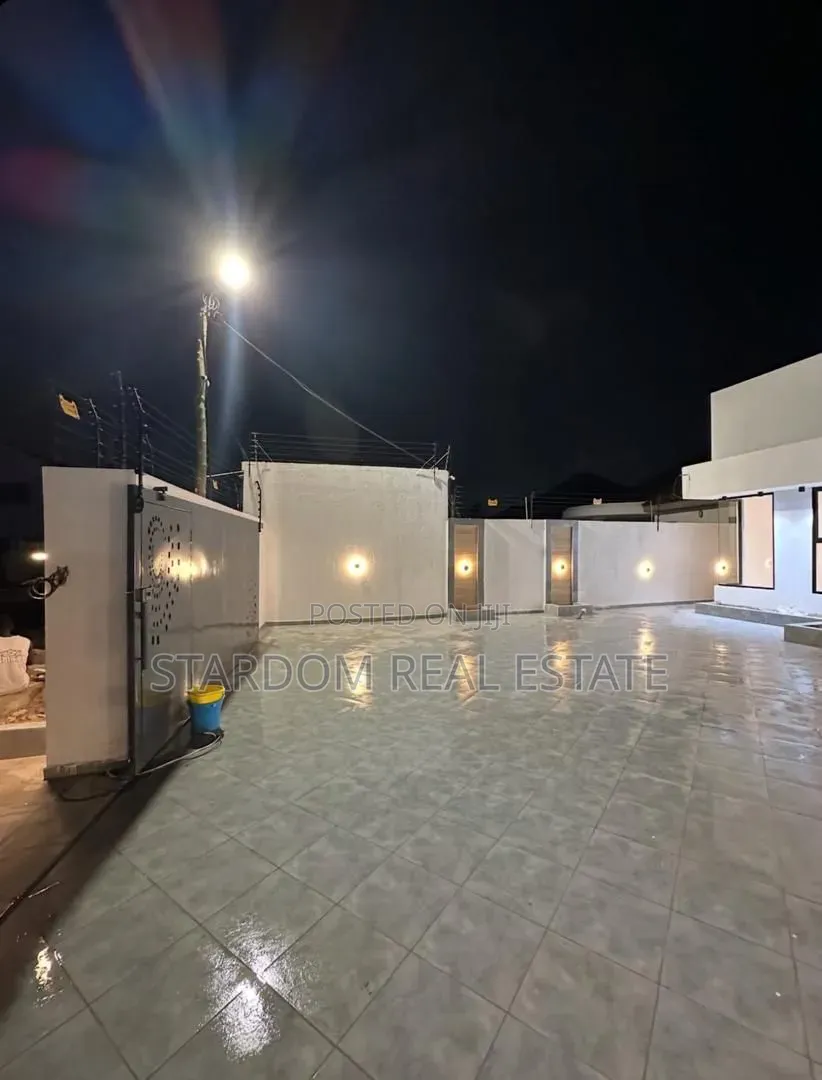 3bdrm Bungalow in Lakeside Estate for sale