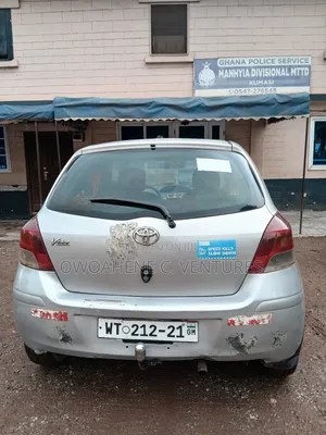 Toyota Vitz 2010 Silver