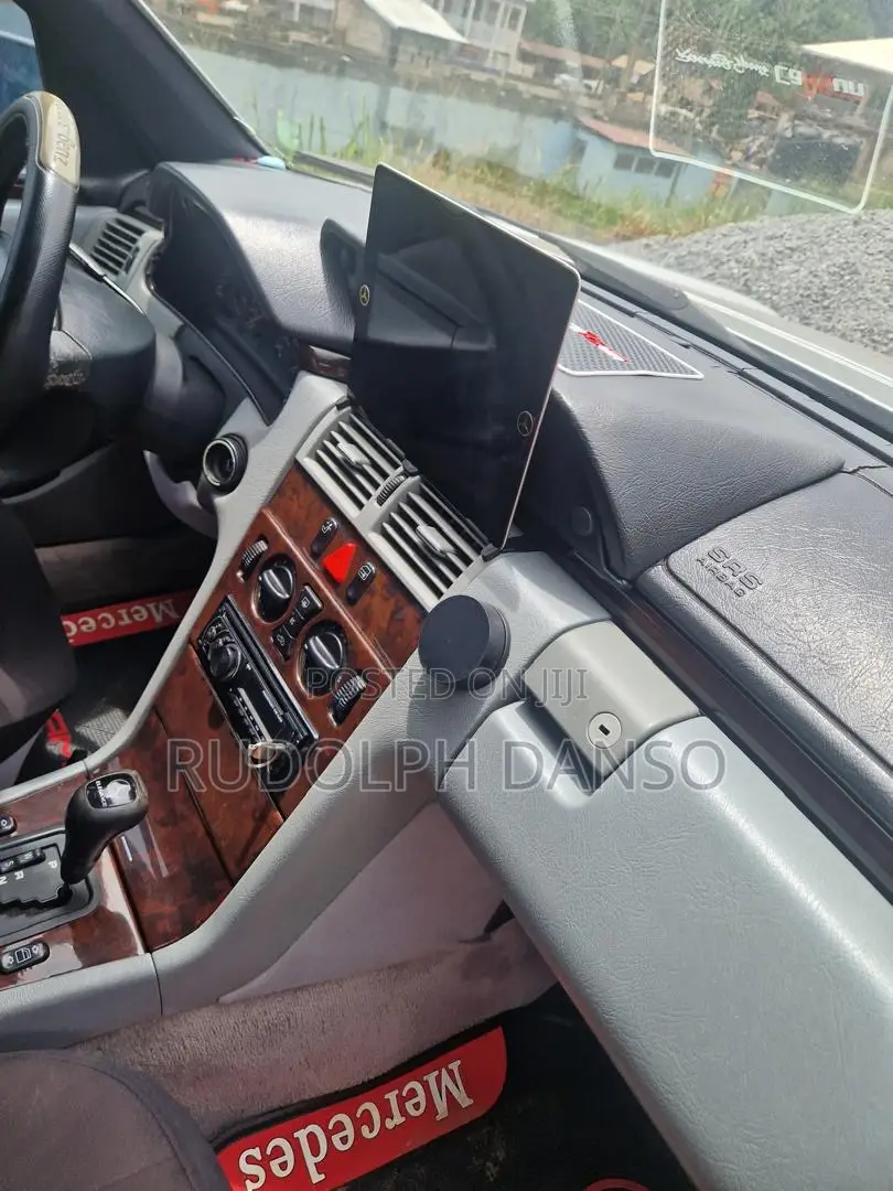 Mercedes-Benz E200 1997 Silver