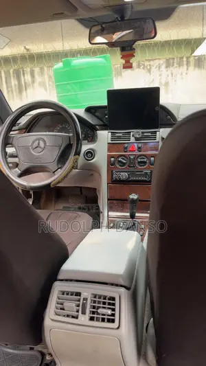 Mercedes-Benz E200 1997 Silver