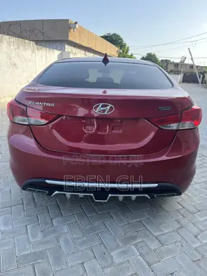 Hyundai Elantra Limited Sedan FWD (1.8L 4cyl 6A) 2013 Red