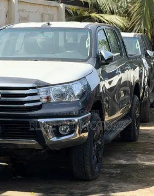 New Toyota Hilux 2023 Black