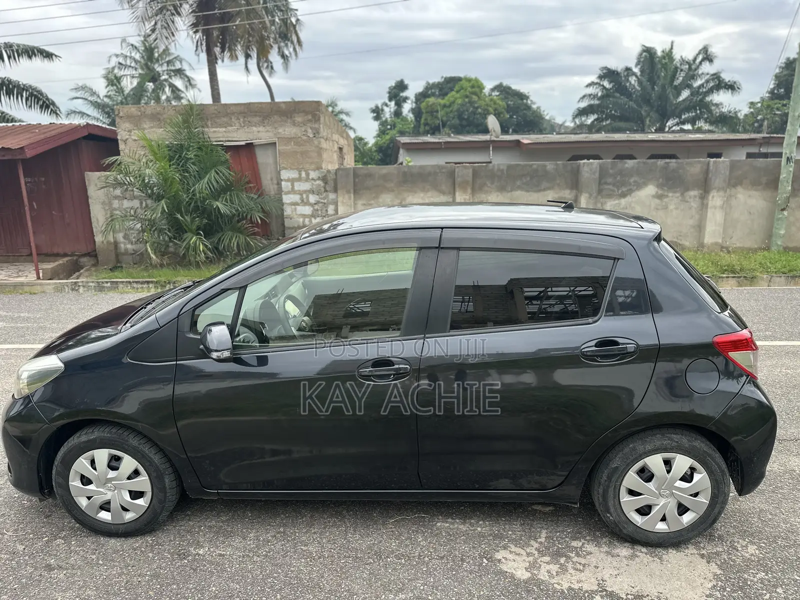 Toyota Vitz 1.3 AWD 5dr 2013 Black