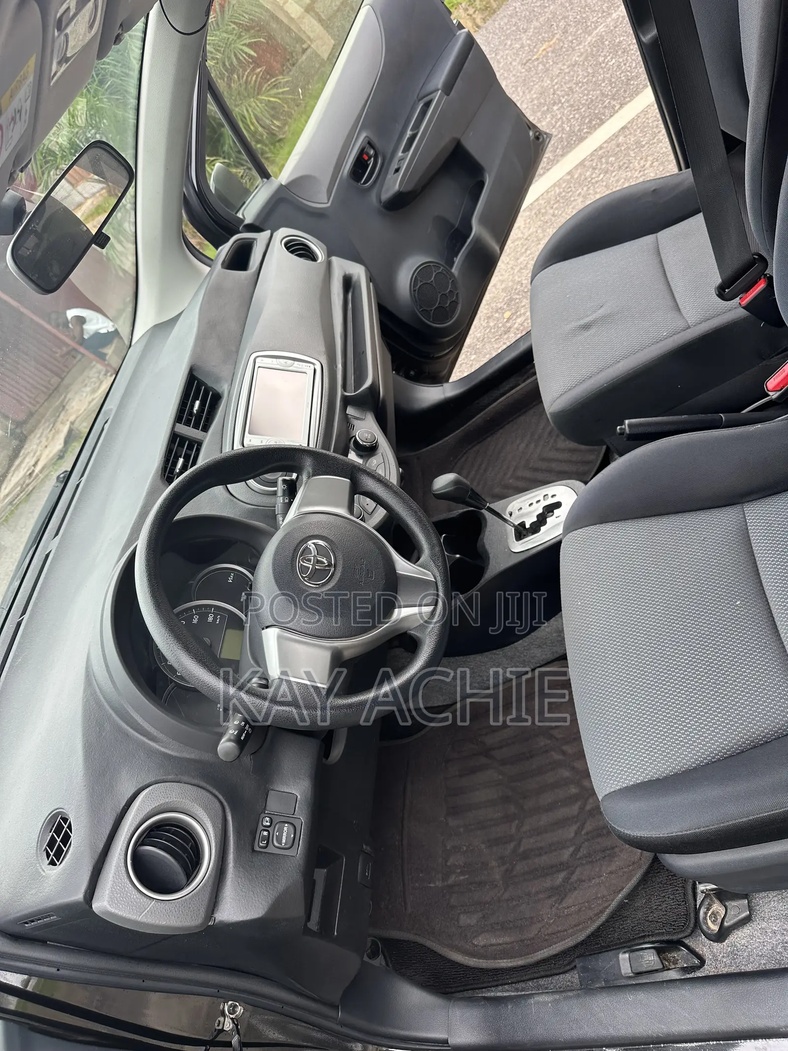 Toyota Vitz 1.3 AWD 5dr 2013 Black