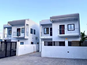 4bdrm House in Oyarifa New York for sale