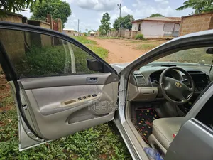 Toyota Camry XLE 4dr Sedan (2.4L 4cyl 5A) 2006 Beige