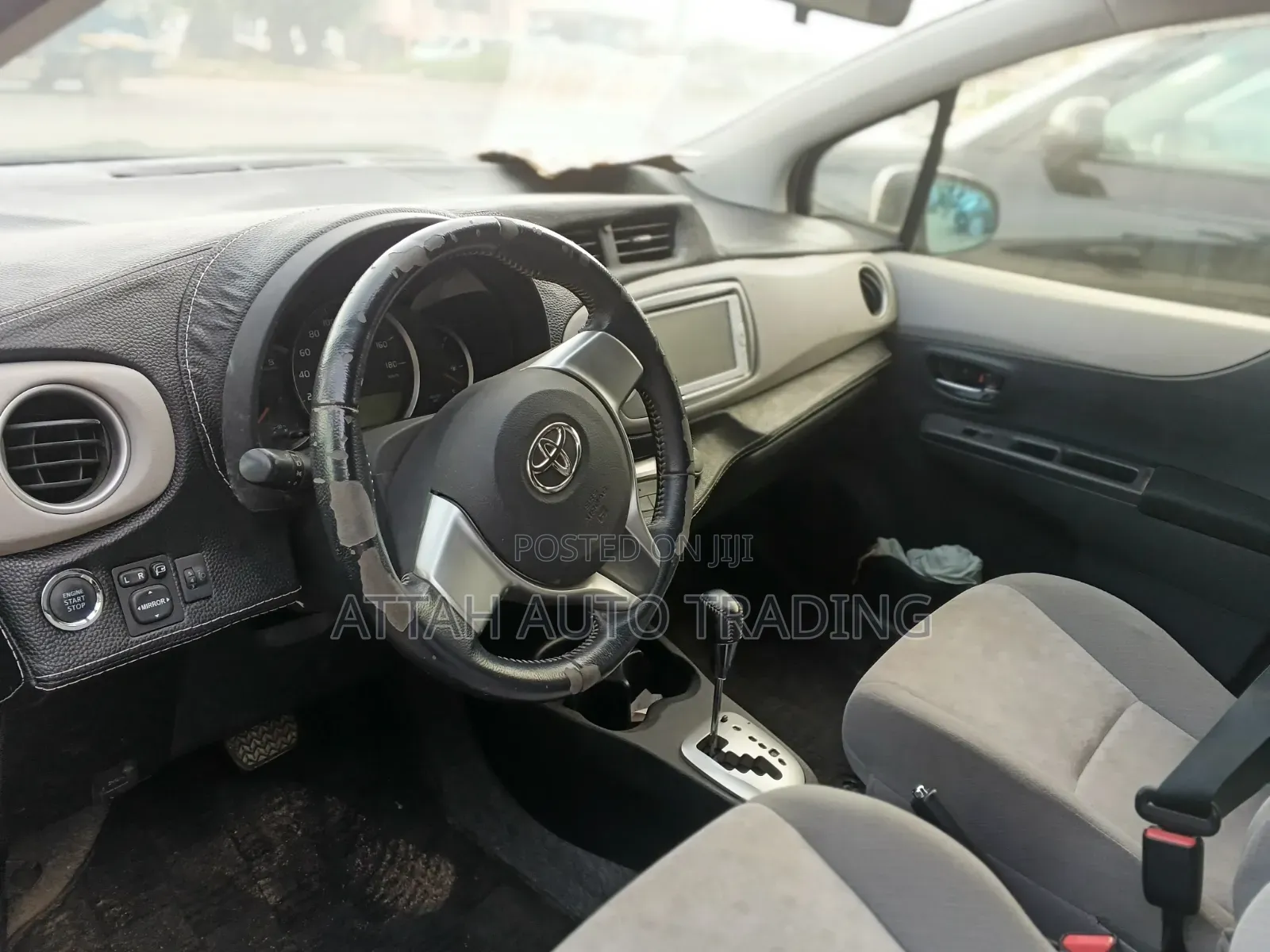 Toyota Vitz 2014 Silver