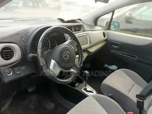 Toyota Vitz 2014 Silver