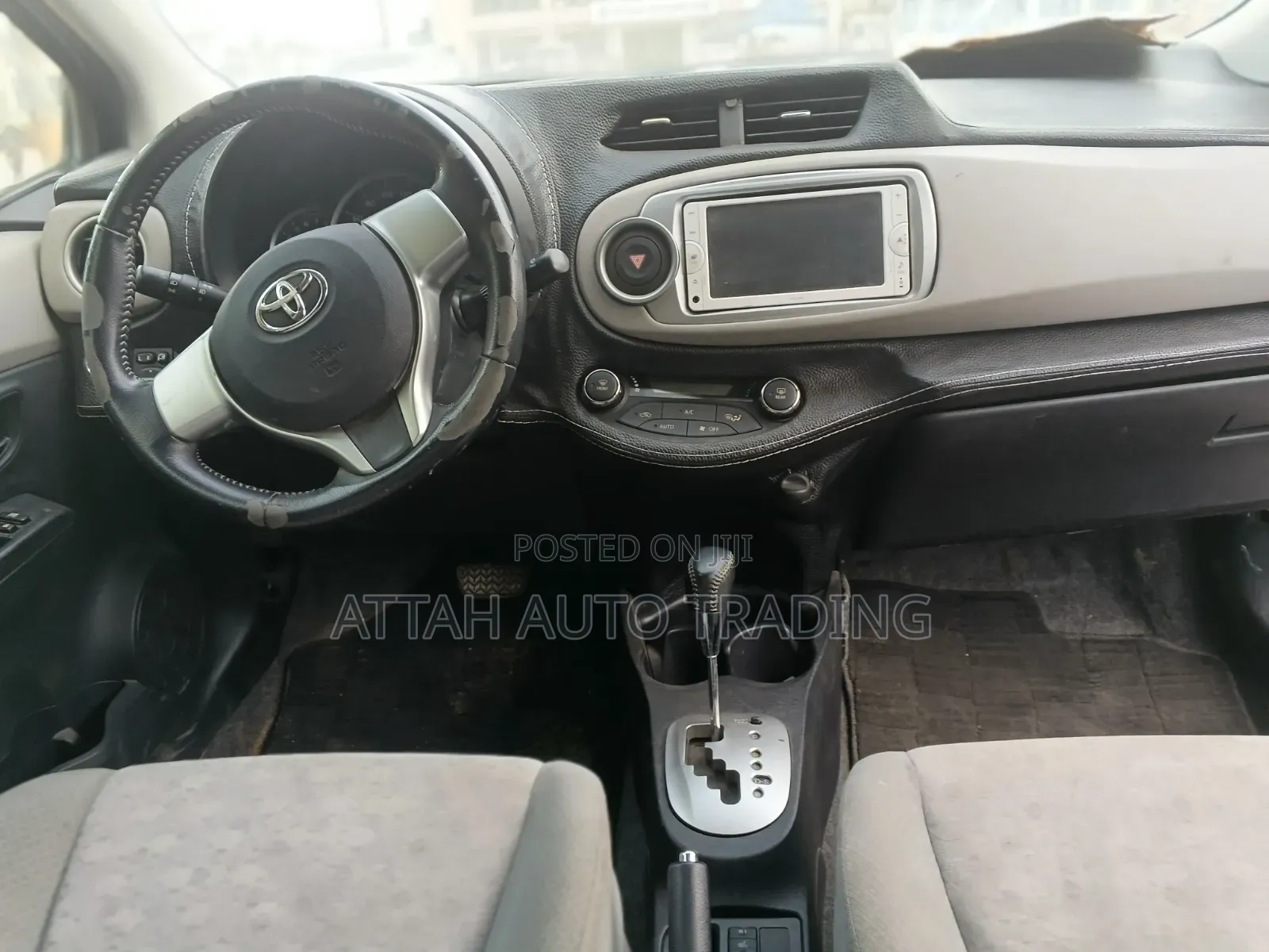 Toyota Vitz 2014 Silver