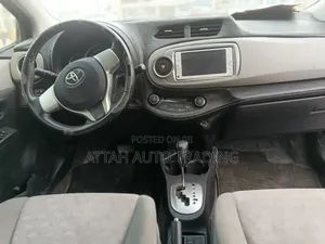 Toyota Vitz 2014 Silver