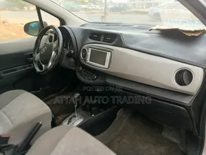 Toyota Vitz 2014 Silver