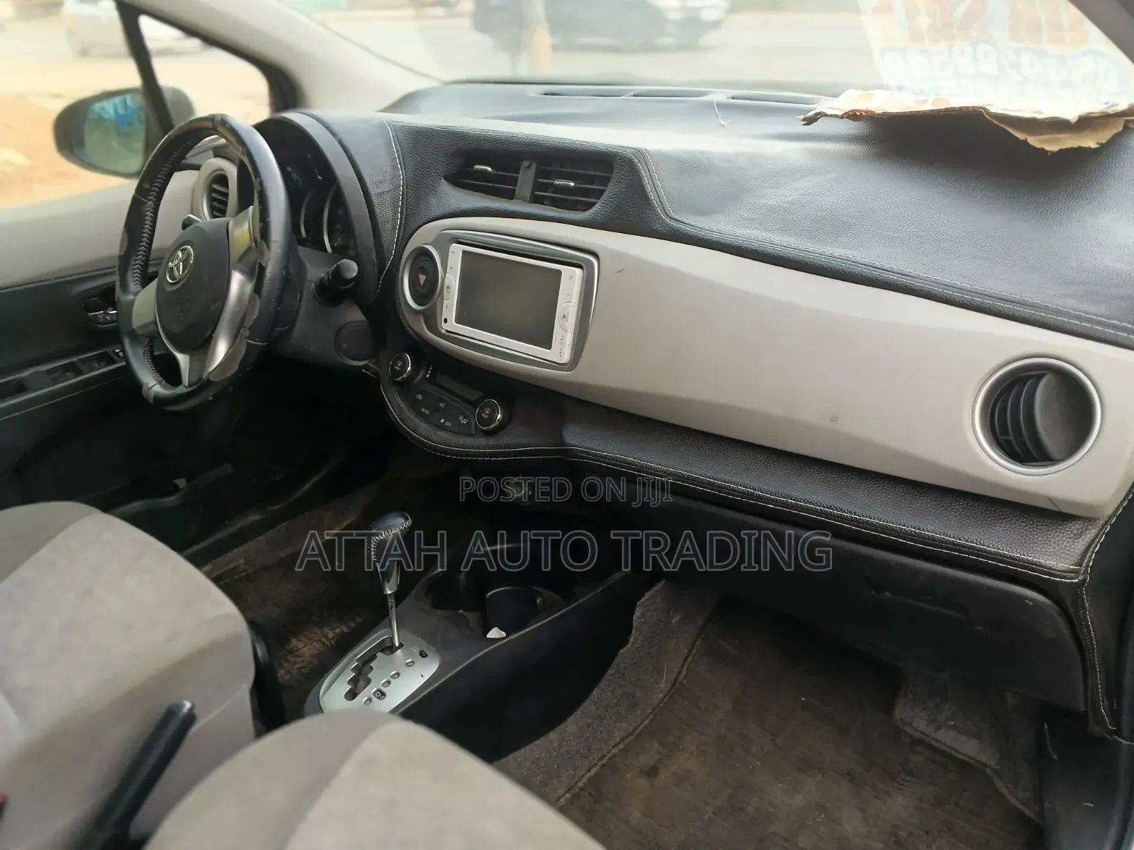 Toyota Vitz 2014 Silver