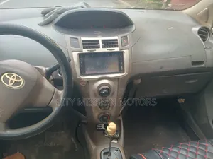Toyota Vitz 2010 Red
