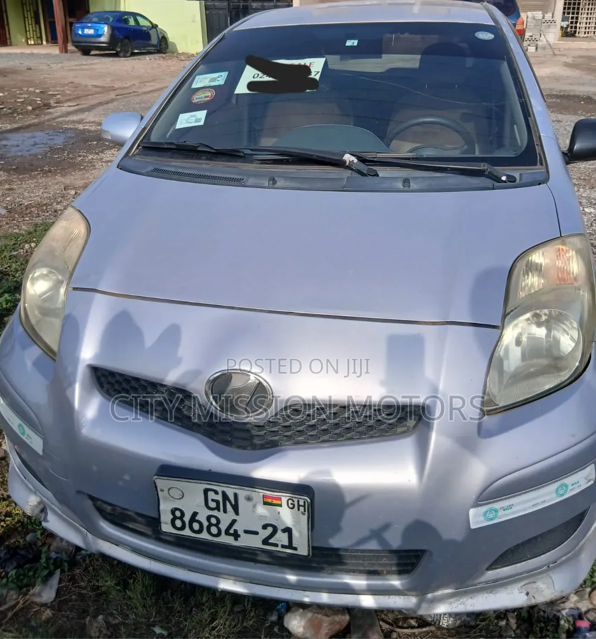 Toyota Vitz 2010 Silver