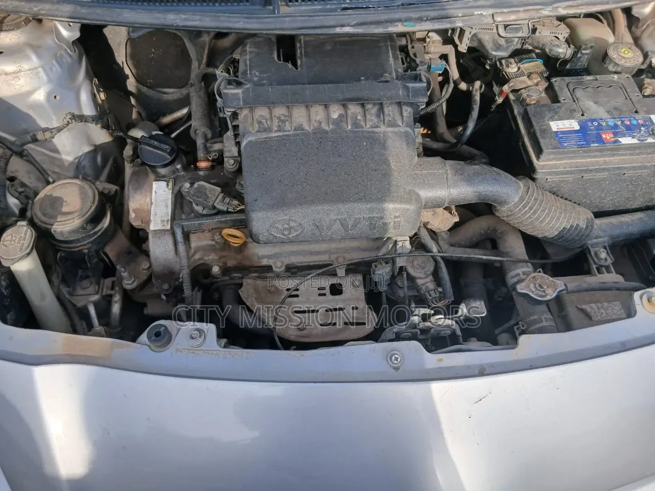 Toyota Vitz 2010 Silver