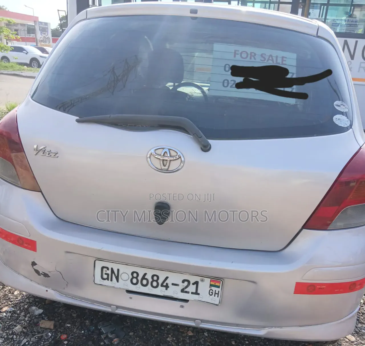 Toyota Vitz 2010 Silver