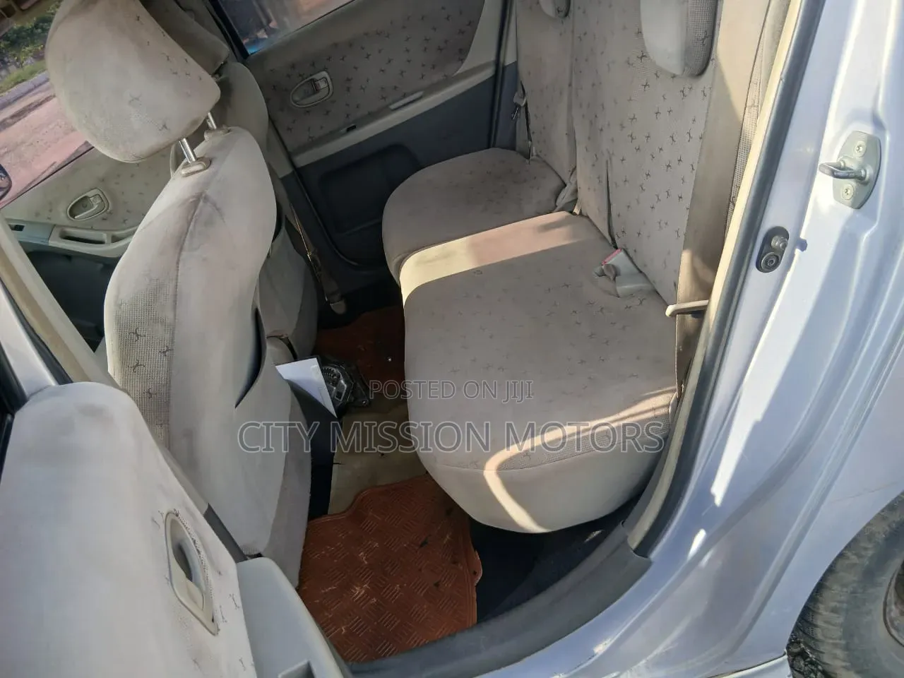 Toyota Vitz 2010 Silver