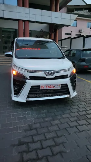 Toyota Voxy 2018 White