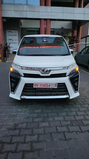 Toyota Voxy 2018 White