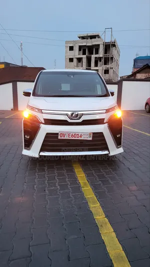 Toyota Voxy 2018 White