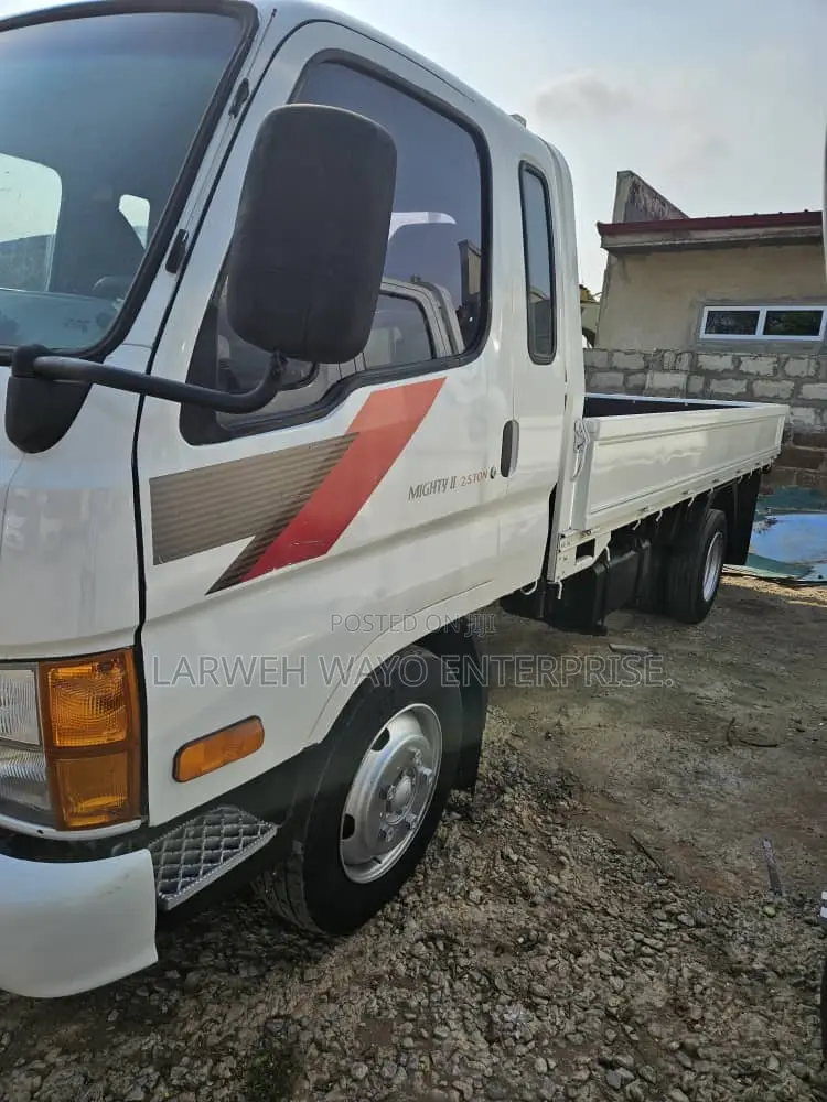 Hyundai Mighty Gold Truck