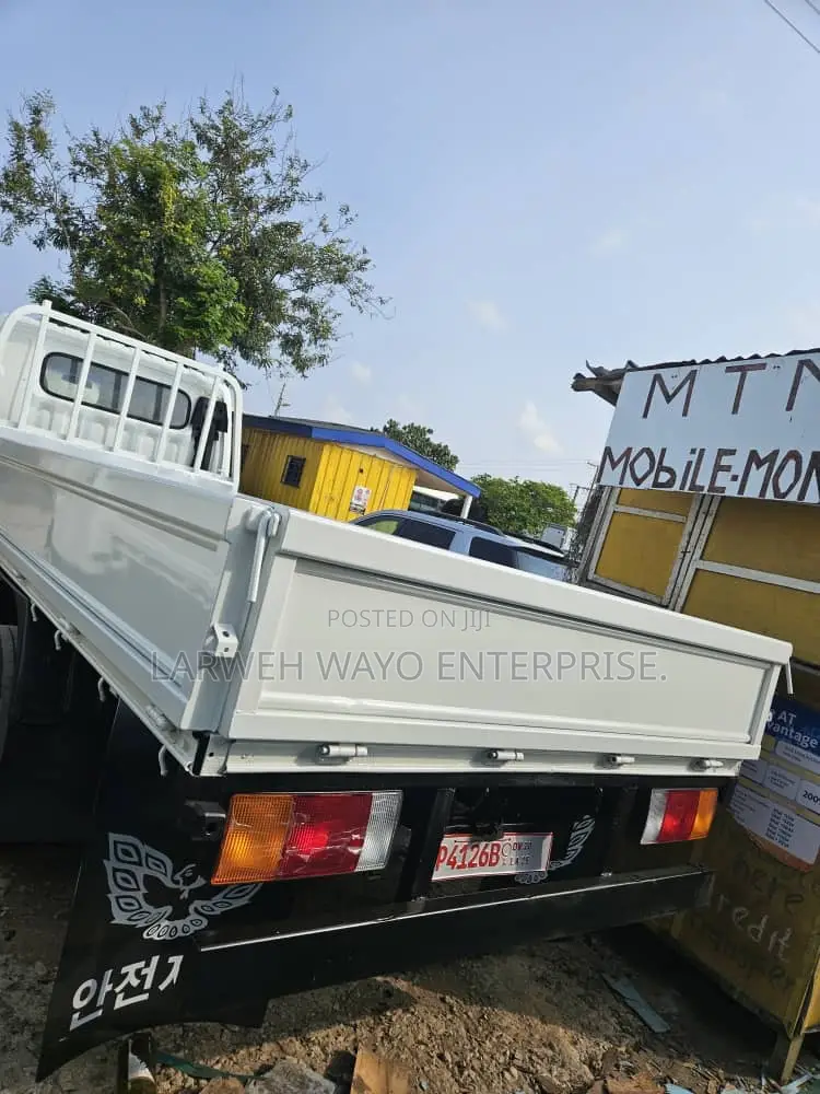 Hyundai Mighty Gold Truck