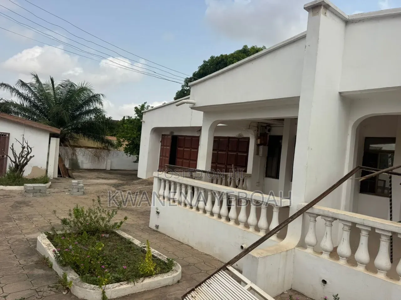 5bdrm House in Ola Achool Area for rent