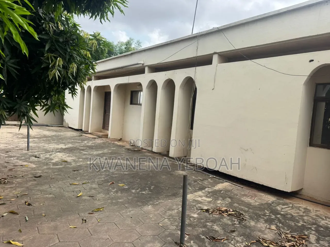 5bdrm House in Ola Achool Area for rent