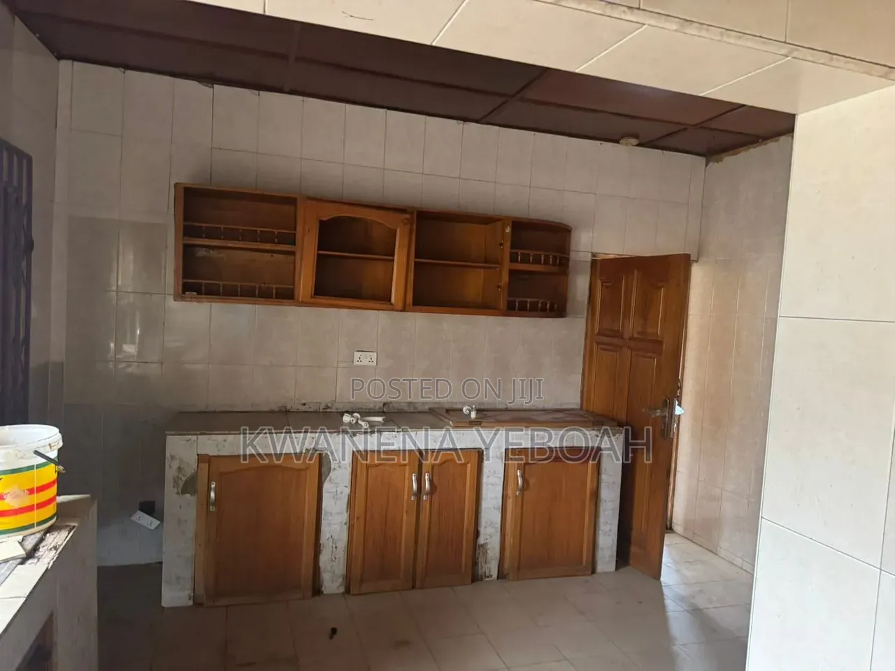 5bdrm House in Ola Achool Area for rent
