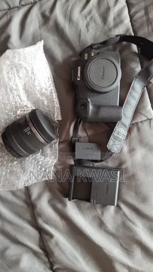 Canon Eos R8 Camera