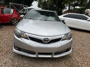 Toyota Camry XLE 4dr Sedan (2.5L 4cyl 6A) 2014 Silver
