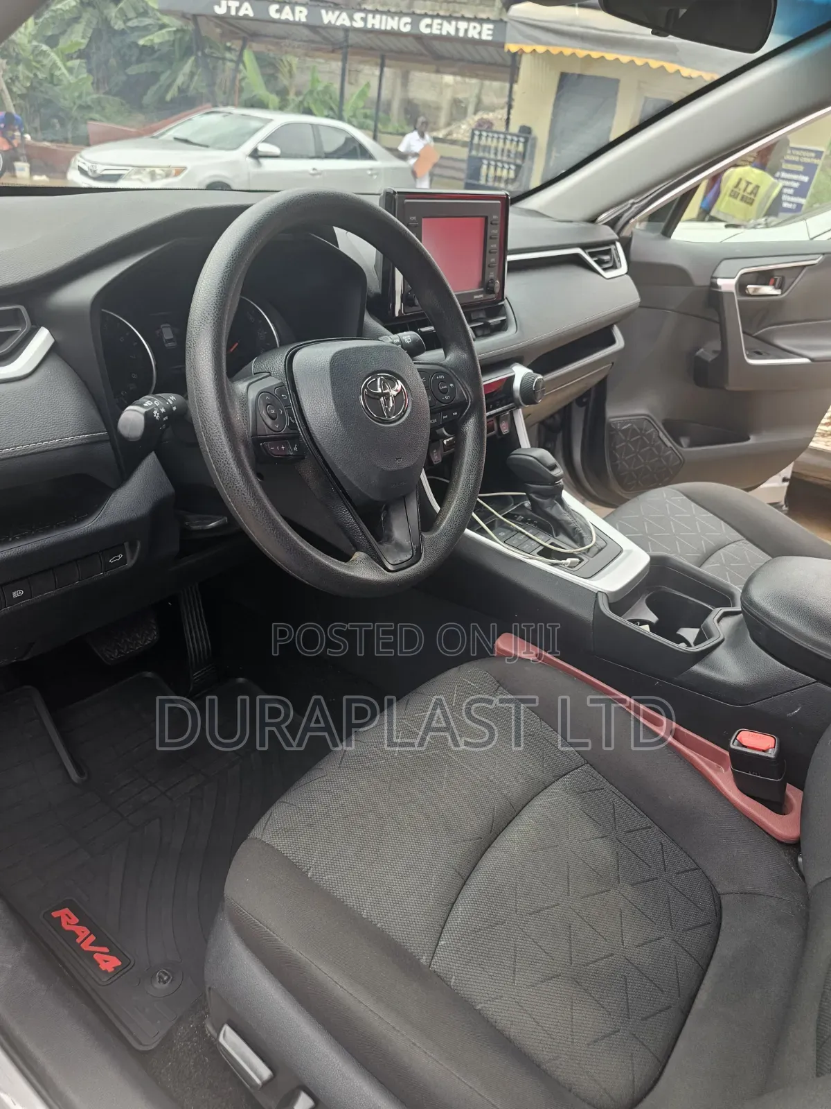 Toyota RAV4 XLE 2021 Silver