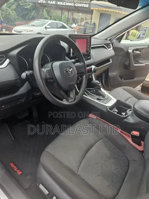 Toyota RAV4 XLE 2021 Silver
