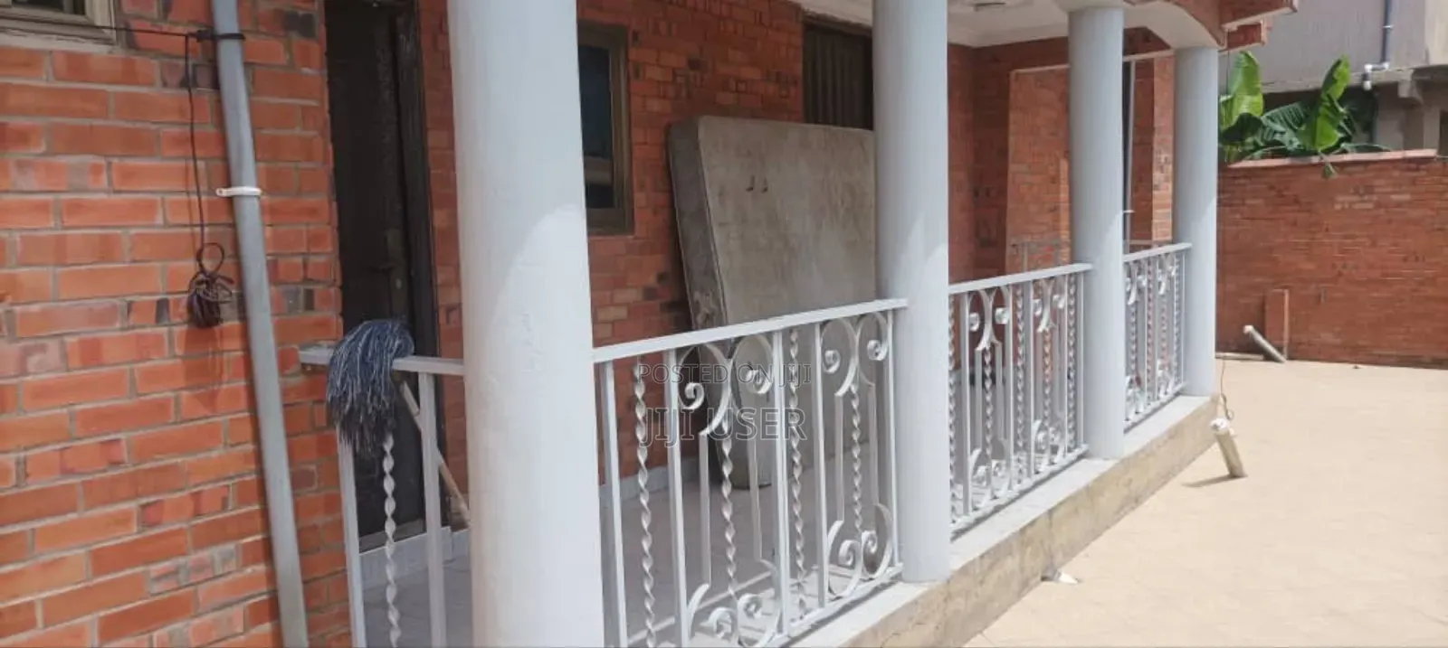 8bdrm House in Pokuase for rent
