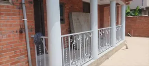 8bdrm House in Pokuase for rent
