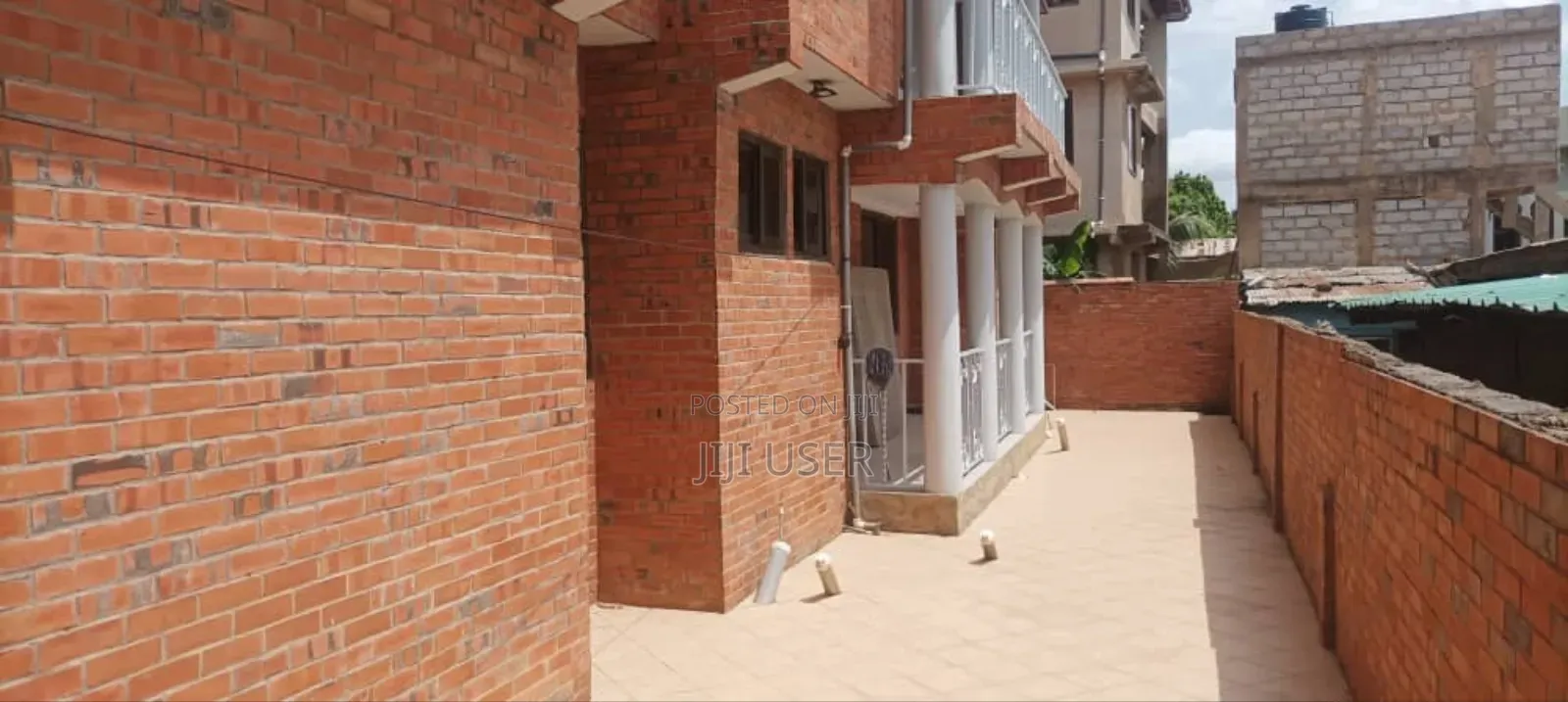8bdrm House in Pokuase for rent