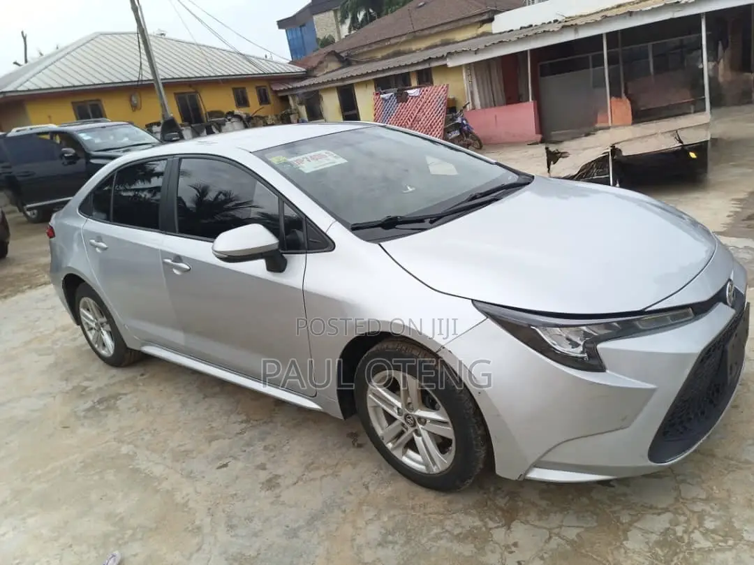 Toyota Corolla XLE 2020 Silver