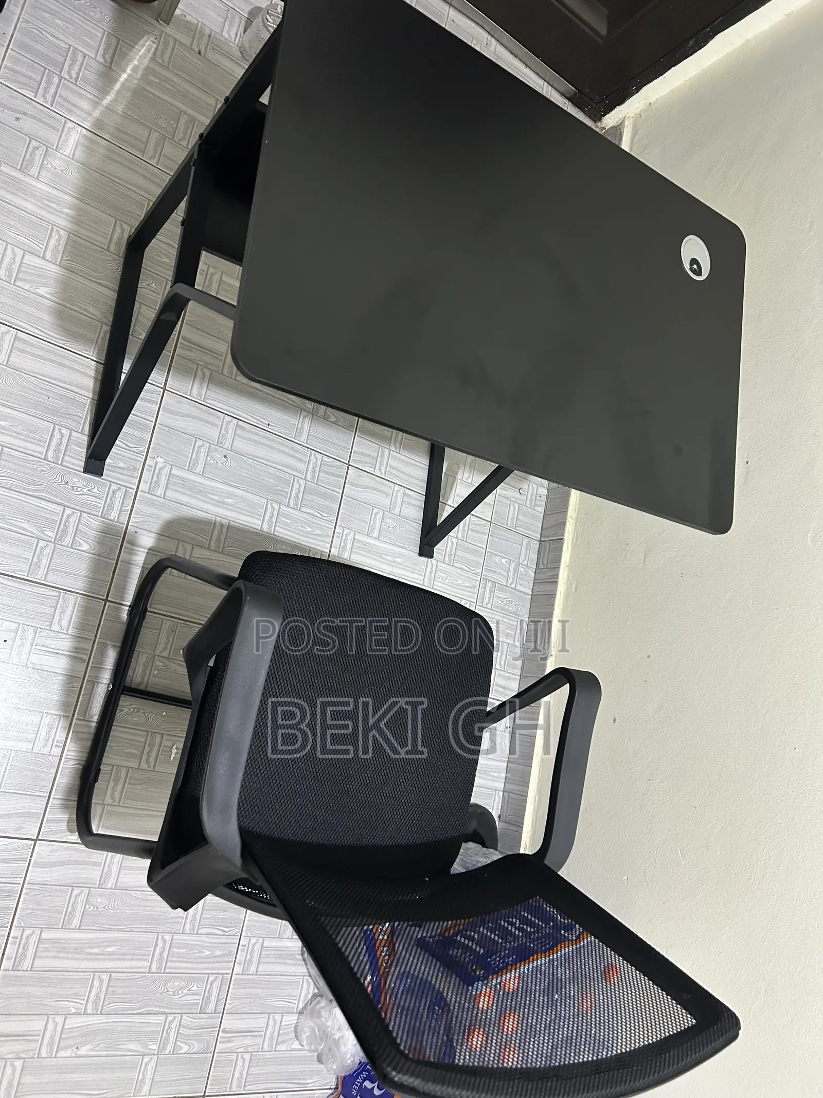 Modern Office Table Chair Combo – Neat and Strong