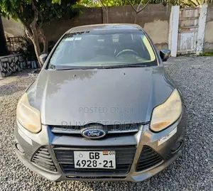Ford Focus S Sedan FWD (2.0L 4cyl 5M) 2013 Silver